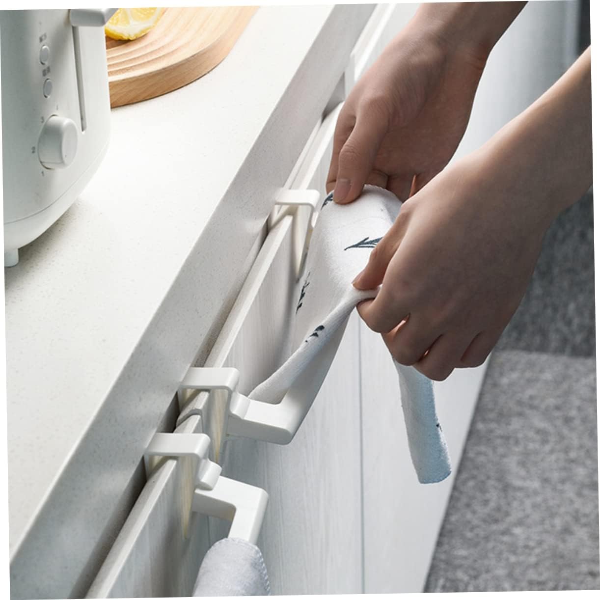 2Pcs Plastic Towel Holders Wall Mounted Storage Rack