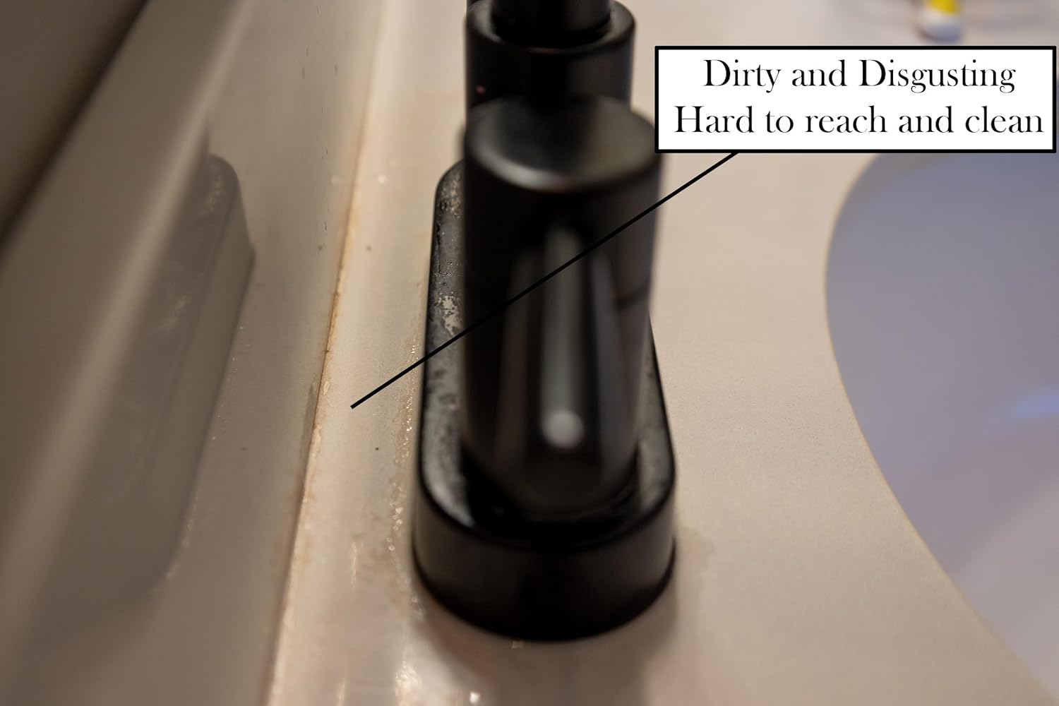 Johnny World Behind The Faucet Brush Set