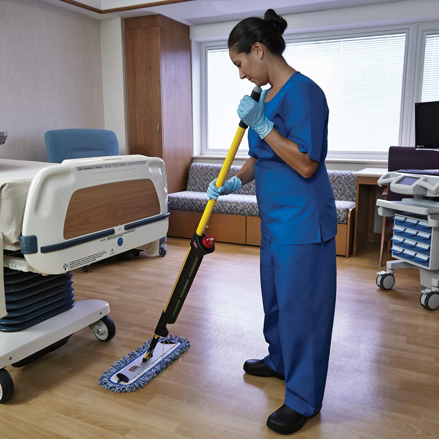 Rubbermaid HYGEN Pulse Microfiber Mop Kit for Hard Floors